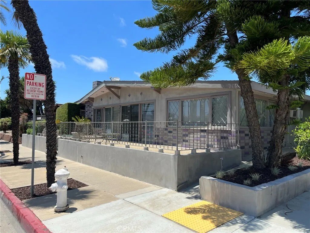 Costa Mesa, California, United States 2 - 18057631