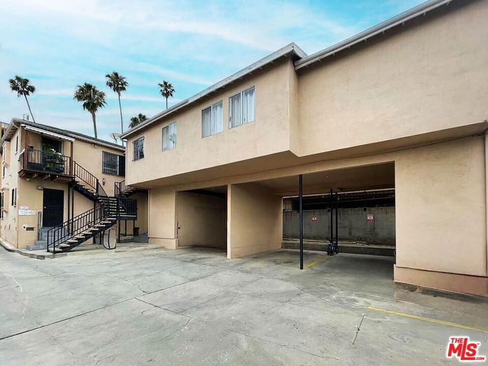Los Angeles, California, United States 3 - 18058453