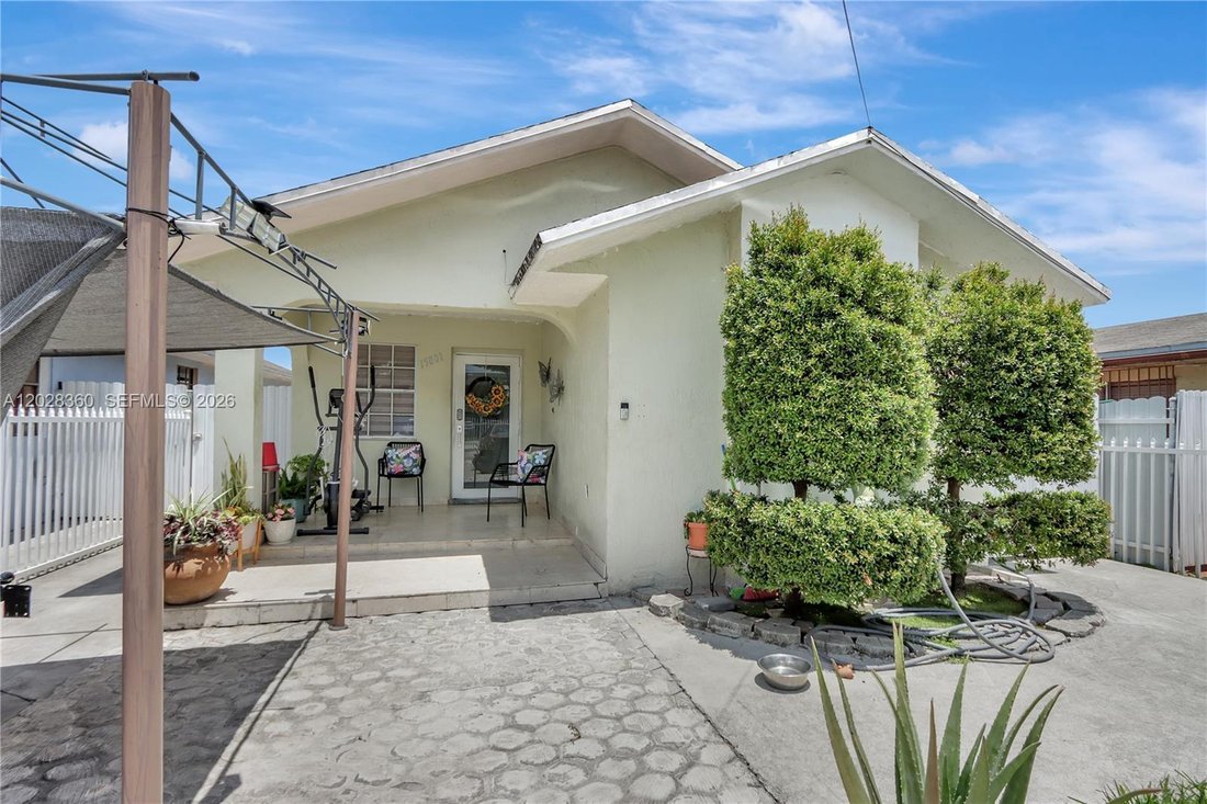 House in Opa-locka, Florida, United States 3 - 18057884