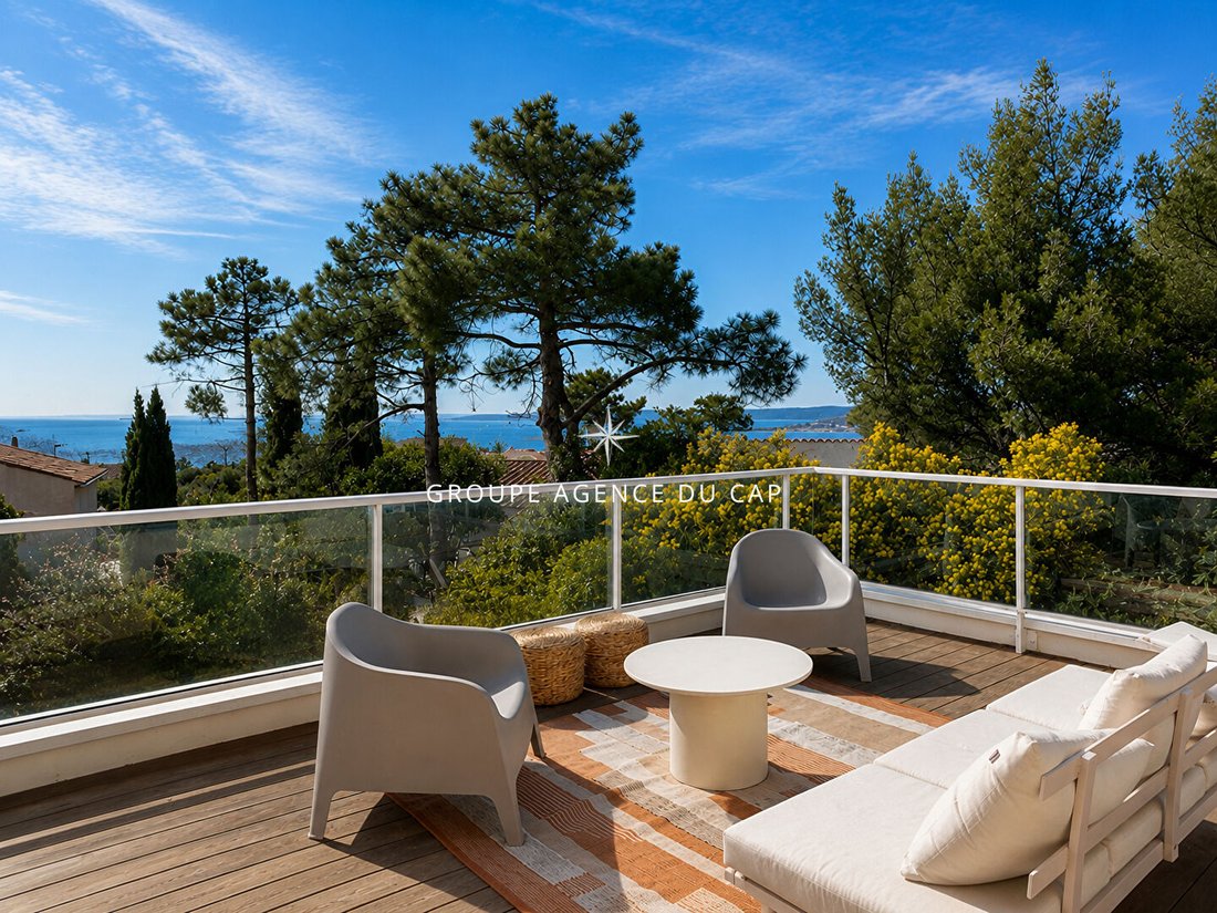 Villa in Les Issambres, Roquebrune-sur-Argens, France 2 - 17068473