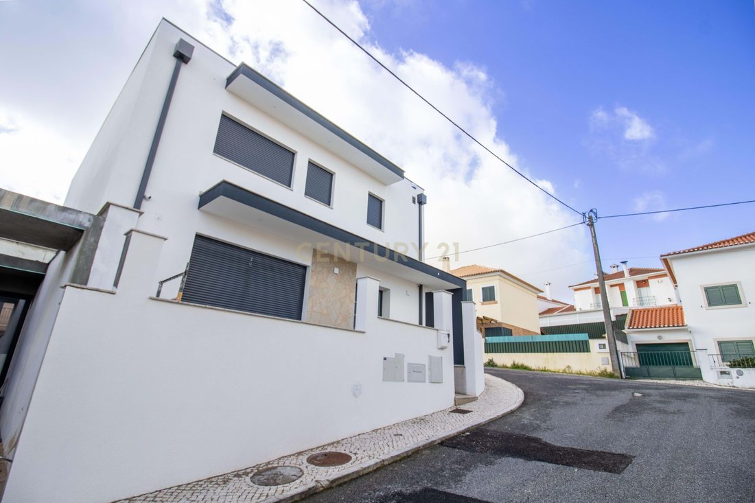 Villa in Camarate, Unhos e Apelacao, Lisbon, Portugal 2 - 18048756