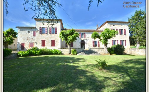 House in École Paul Bert-Lycée Bernard Palissy, Agen, France 1