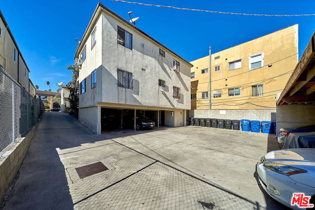 Los Angeles, California, United States 4 - 18058446