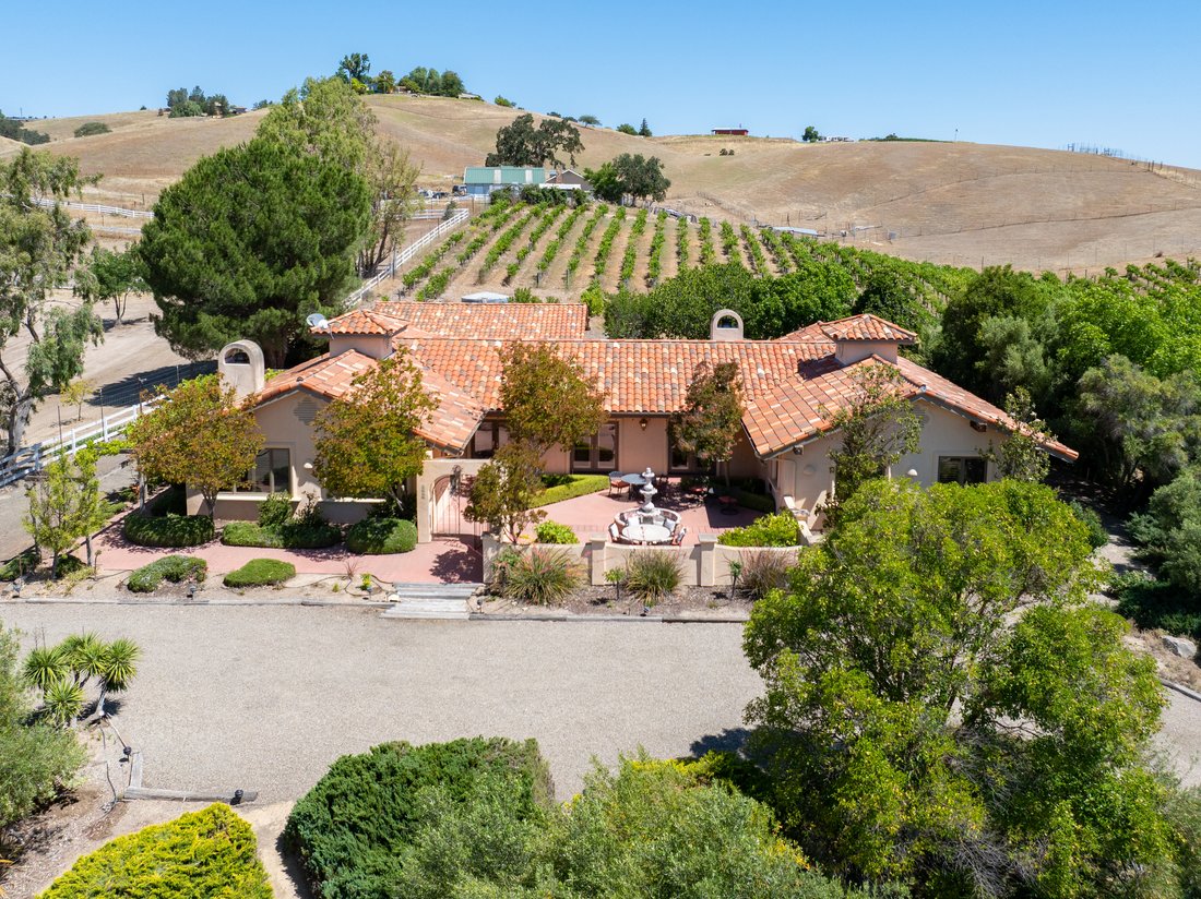 Paso Robles, California, United States 1 - 18056124
