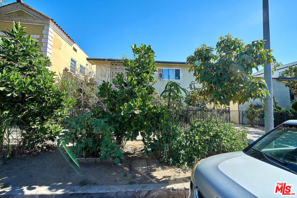 Los Angeles, California, United States 2 - 18058446