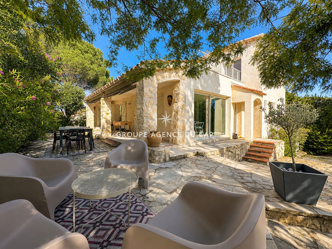 Villa in Les Issambres, Roquebrune-sur-Argens, France 1 - 17068473