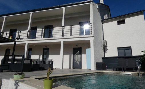 House in Saint-Sernin-du-Bois, Bourgogne – Franche-Comté, France 1