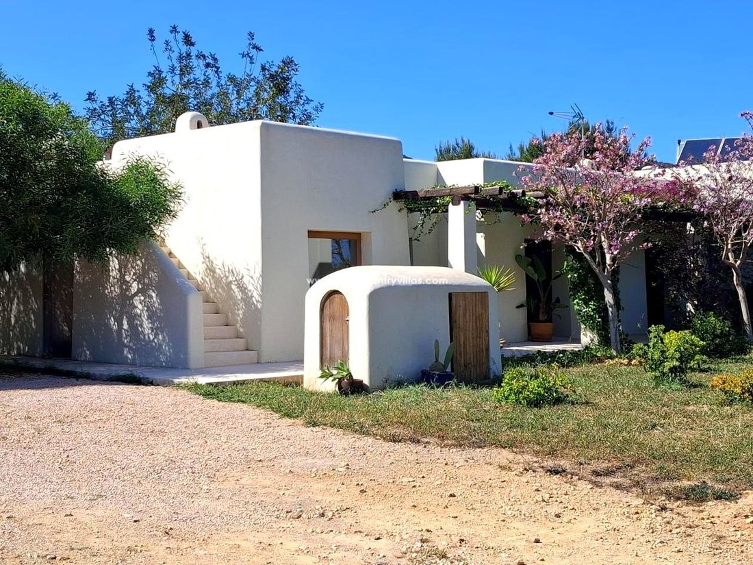 Villa in Sant Carles de Peralta, Santa Eularia des Riu, Balearic Islands 4 - 16958056