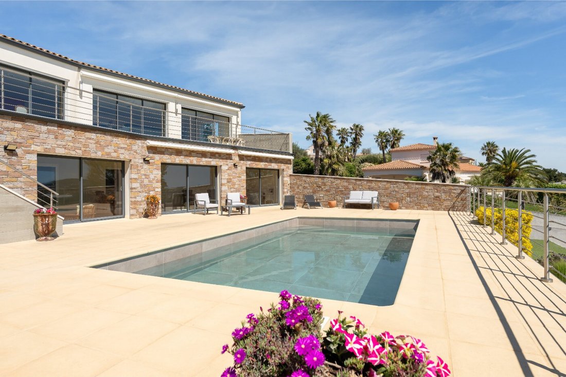 Villa in Bouzigues, Occitania, France 3 - 18055156
