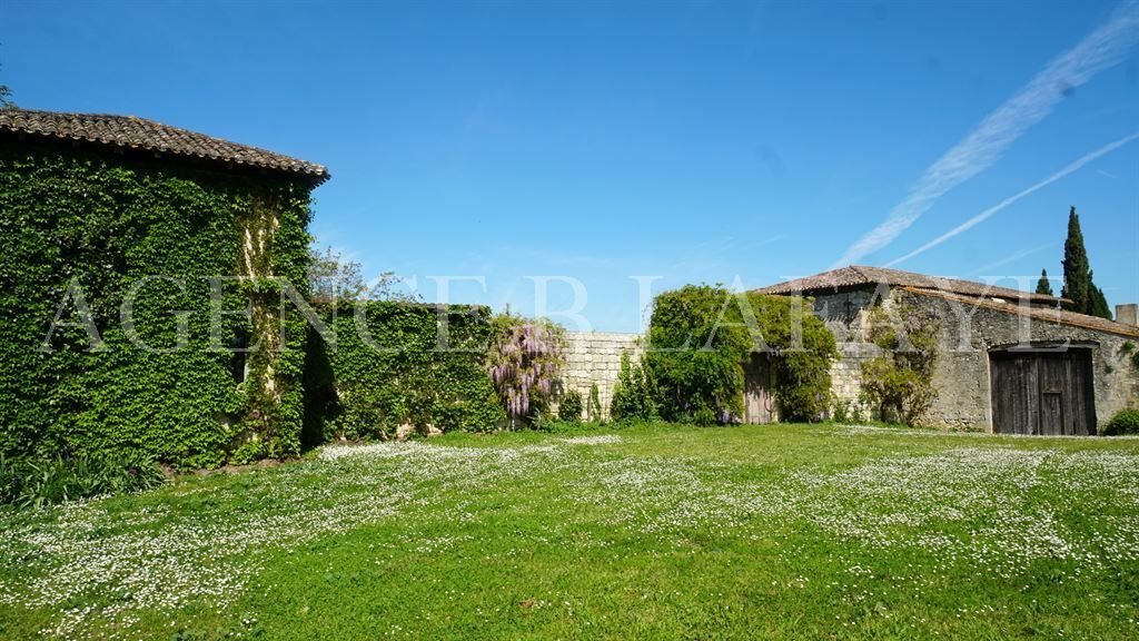 Estate in Saint-Émilion, Nouvelle-Aquitaine, France 1 - 16333964