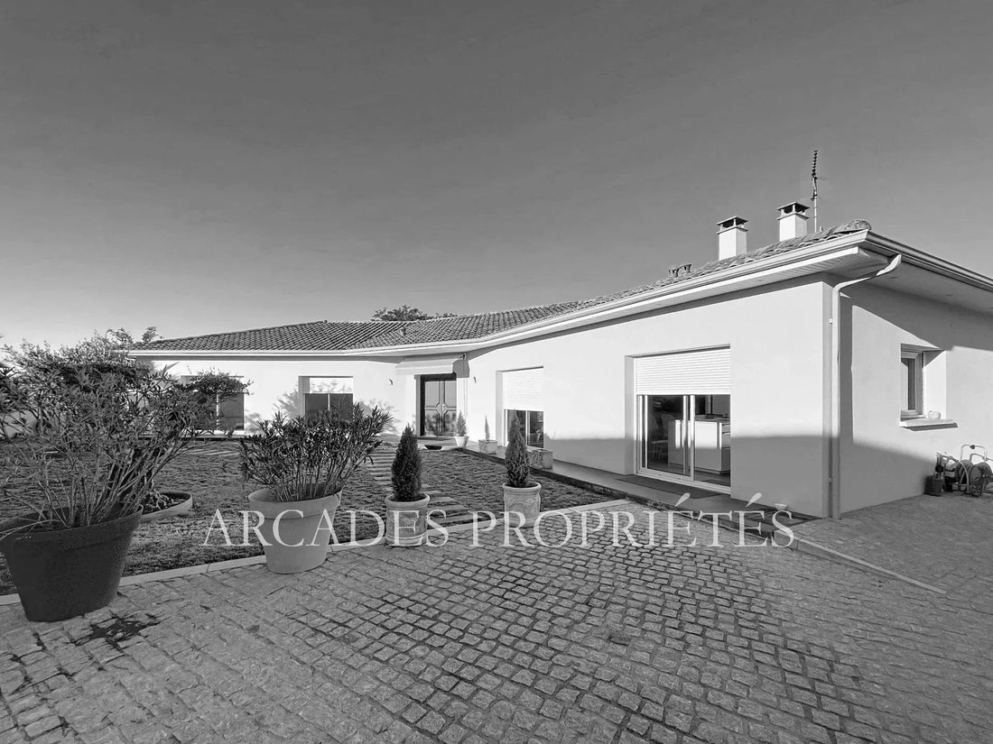 House in Izon, Nouvelle-Aquitaine, France 1 - 17327763