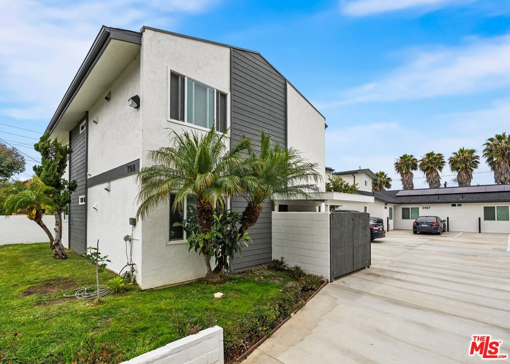 Costa Mesa, California, United States 2 - 18058450