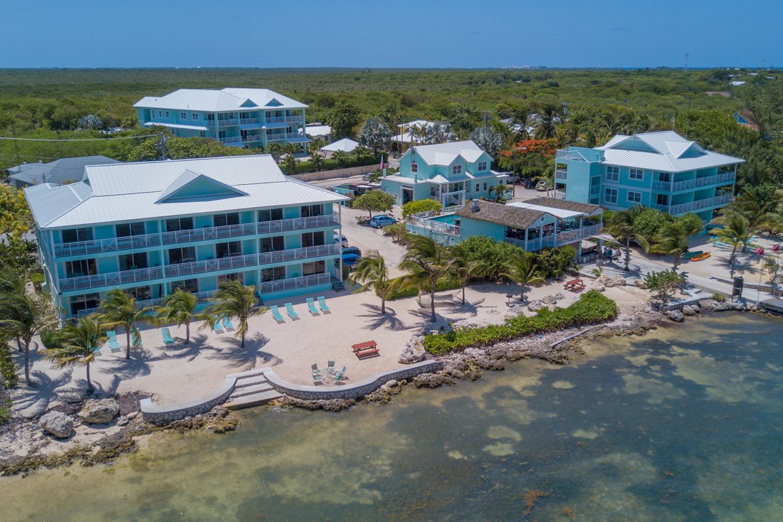 Condo in Gun Bay, East End, Cayman Islands 3 - 18059684
