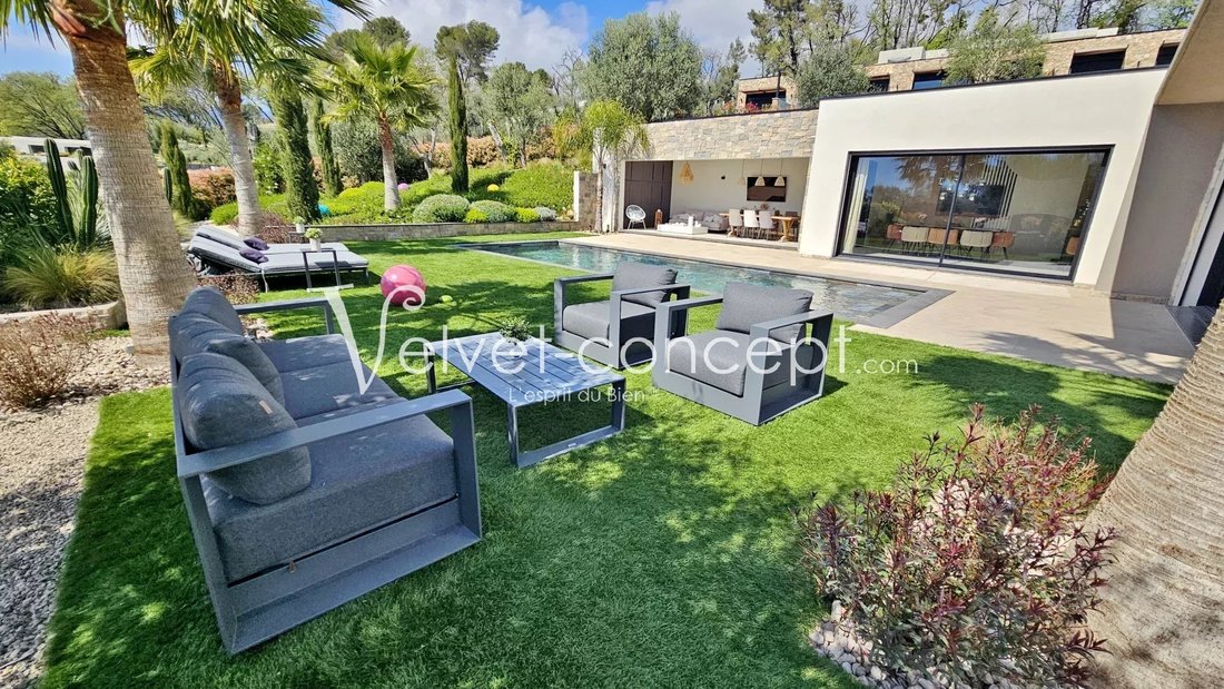 Villa in Valbonne, Provence-Alpes-Côte d'Azur, France 2 - 17668901