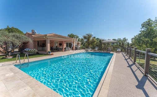 Villa in Centre Ville, Saint-Maximin-la-Sainte-Baume, France 1