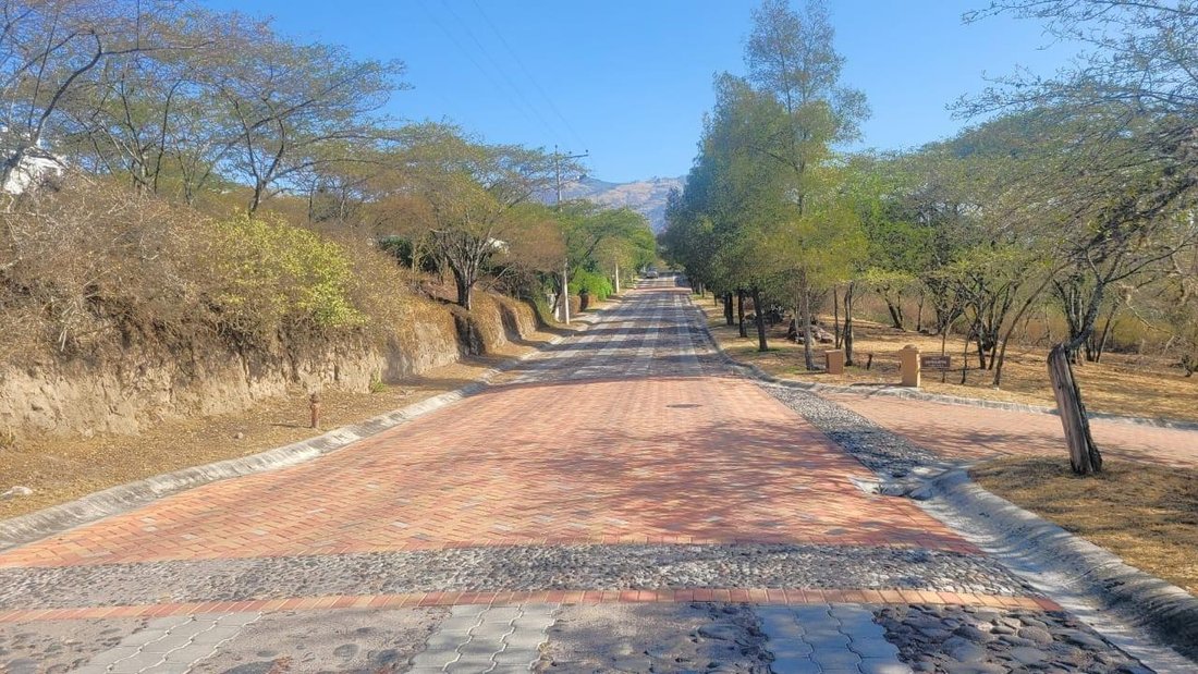 Land in Quito, Pichincha, Ecuador 3 - 18056313