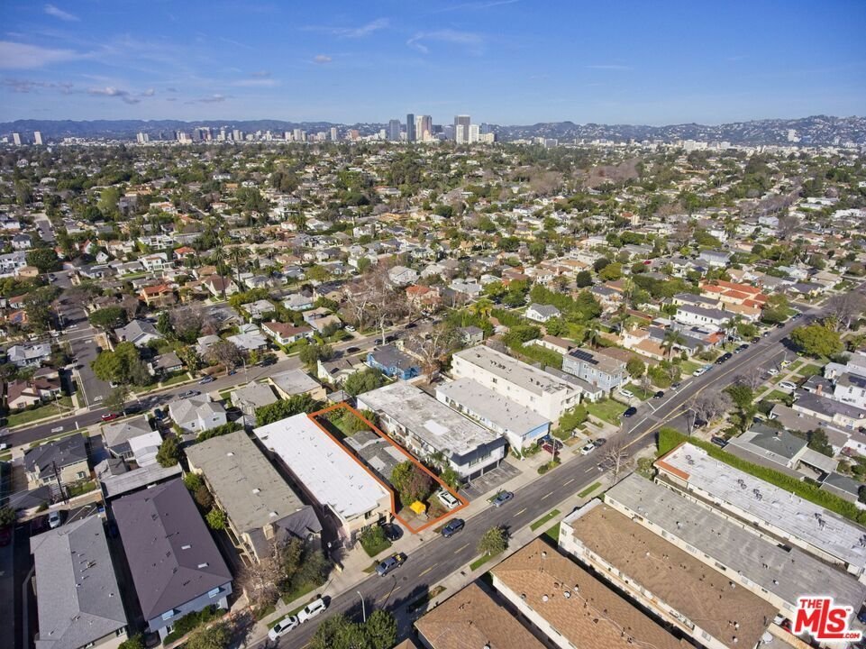 Los Angeles, California, United States 2 - 18058398