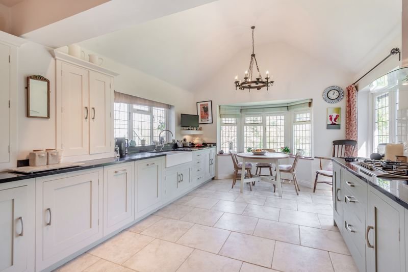 House in Surrey, England 3 - 18054787
