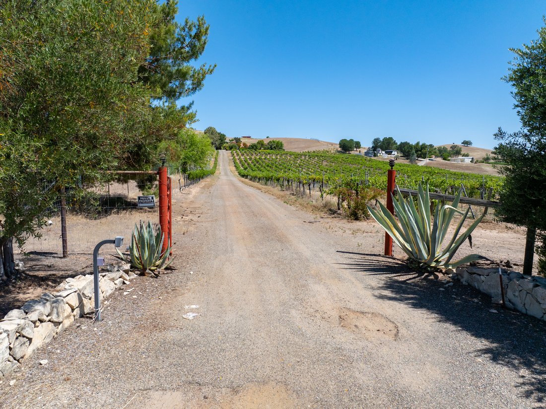 Paso Robles, California, United States 5 - 18056124