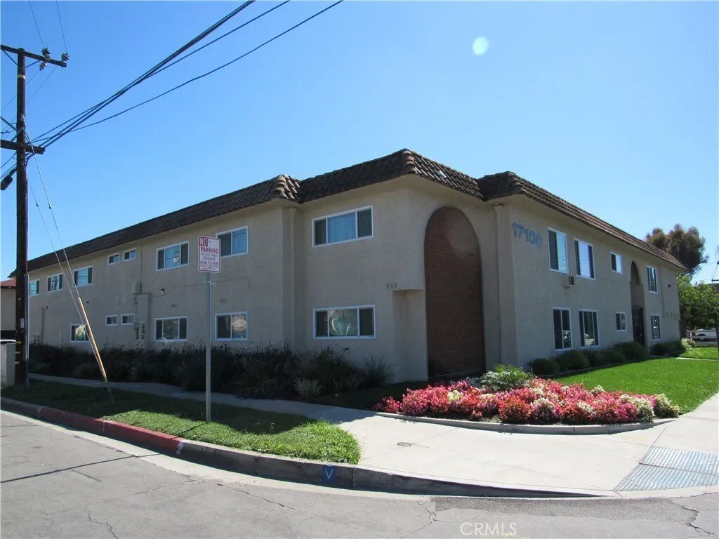 Bellflower, California, United States 1 - 17400792