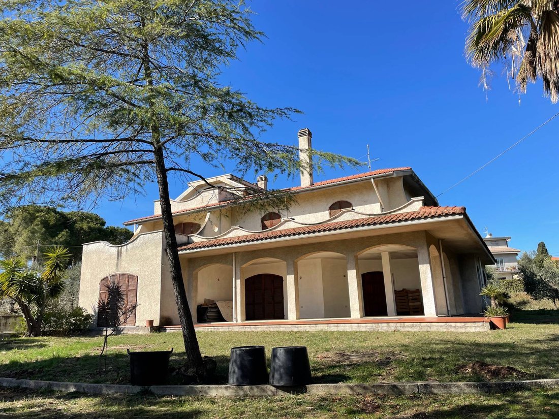 Villa in Monteprandone, Marche, Italy 1 - 18059758
