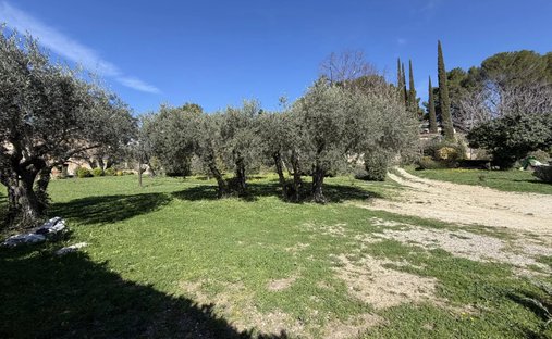 Land in Mazenod-Bellevue-Saint Donat-Banon, Aix-en-Provence, France 1