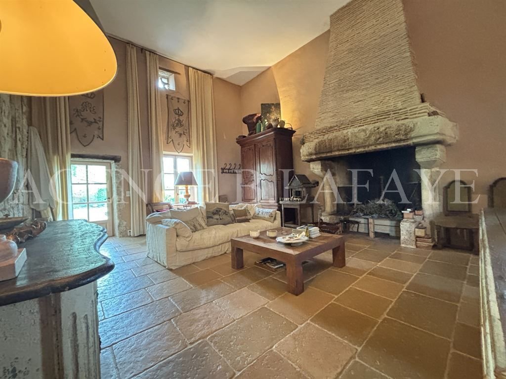 Estate in Saint-Émilion, Nouvelle-Aquitaine, France 2 - 16333964