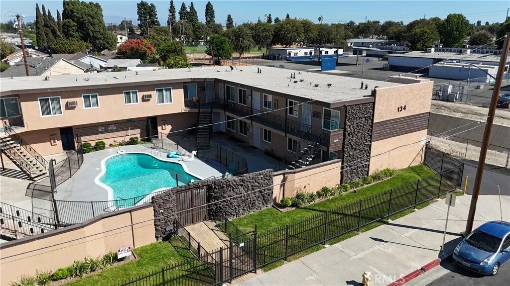 Fullerton, California, United States 5 - 17400786