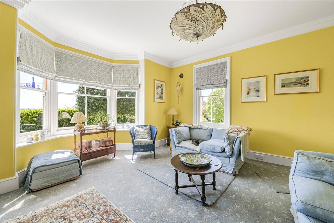 House in Pulborough, England 5 - 18056748