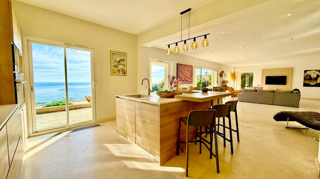 Villa in Les Issambres, Roquebrune-sur-Argens, France 4 - 18055885