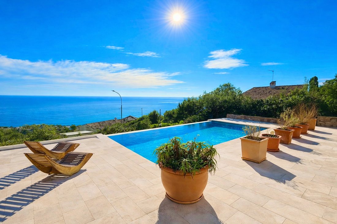 Villa in Les Issambres, Roquebrune-sur-Argens, France 1 - 18055885