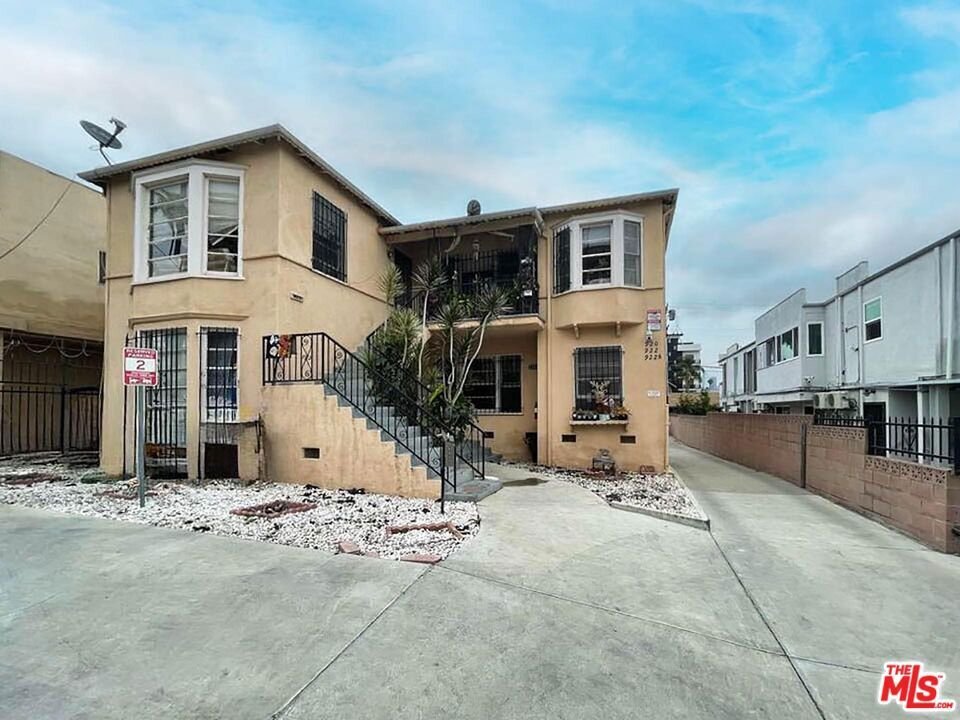 Los Angeles, California, United States 1 - 18058453