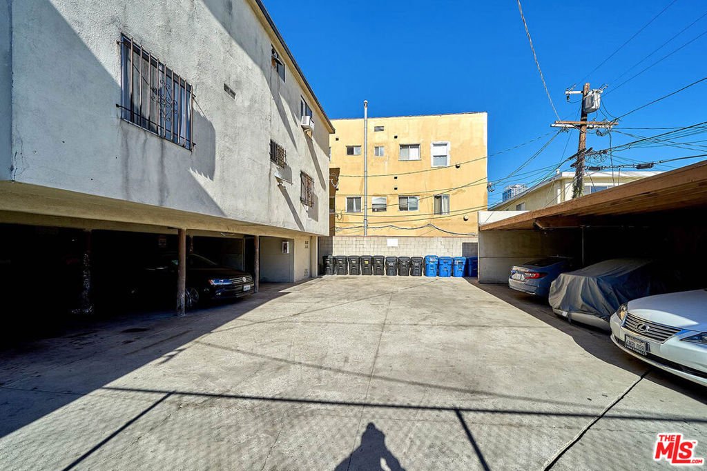 Los Angeles, California, United States 5 - 18058446