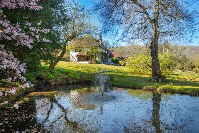 House in Surrey, England 1 - 18054787