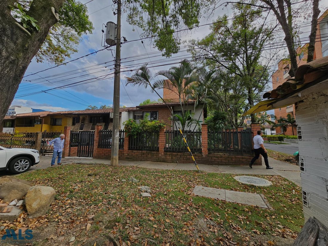 House in Medellín, Antioquia, Colombia 1 - 18055189