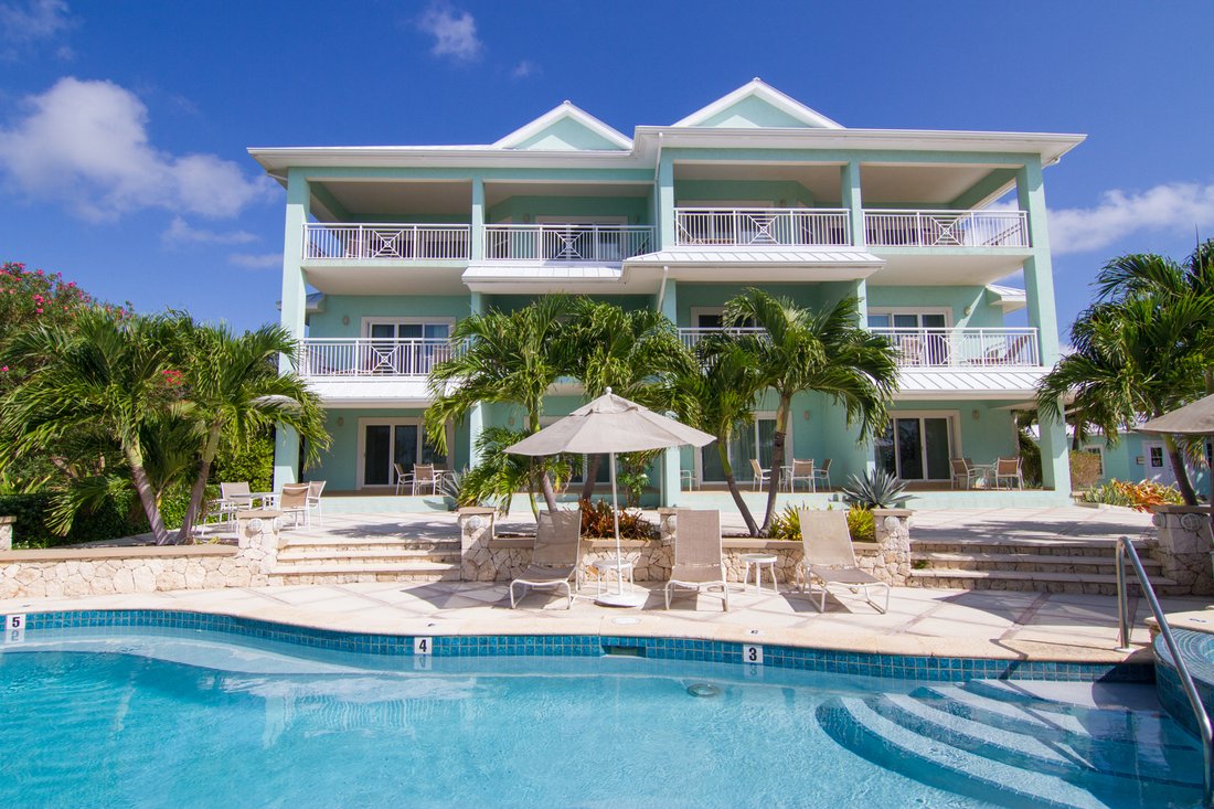 Condo in Gun Bay, East End, Cayman Islands 2 - 18059684