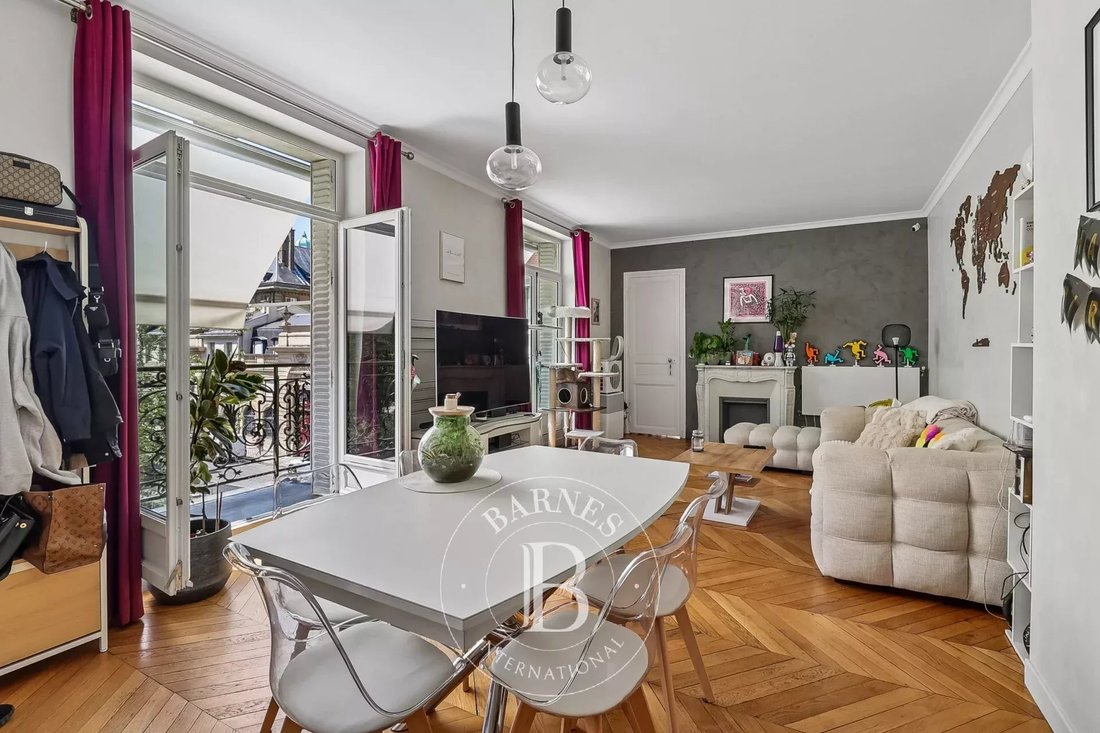 Apartment in Saint Thomas d'Aquin, Paris 7e Arrondissement, Paris 1 - 18055212