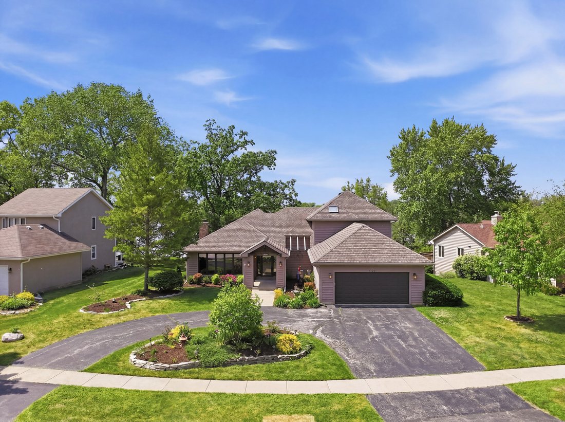 House in Lindenhurst, Illinois, United States 2 - 18048289