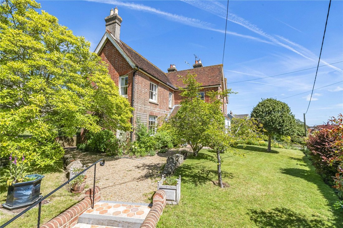 House in Pulborough, England 3 - 18056748