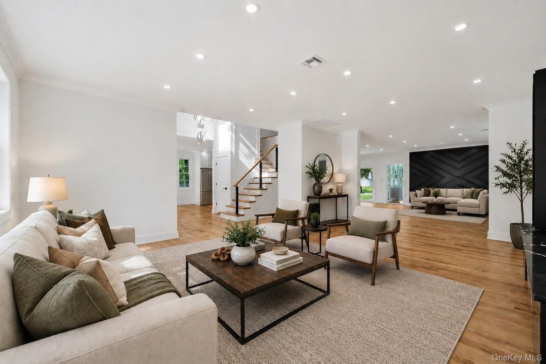 House in Huntington Station, New York, United States 5 - 18058493