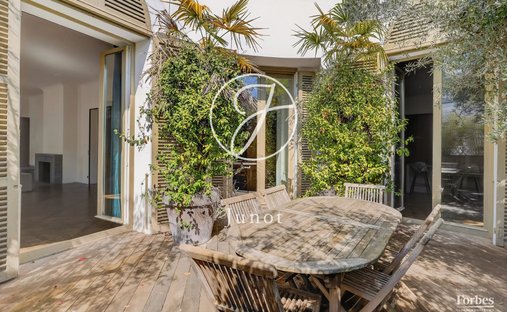 Apartment in Saint James-Delabordère, Neuilly-sur-Seine, France 1
