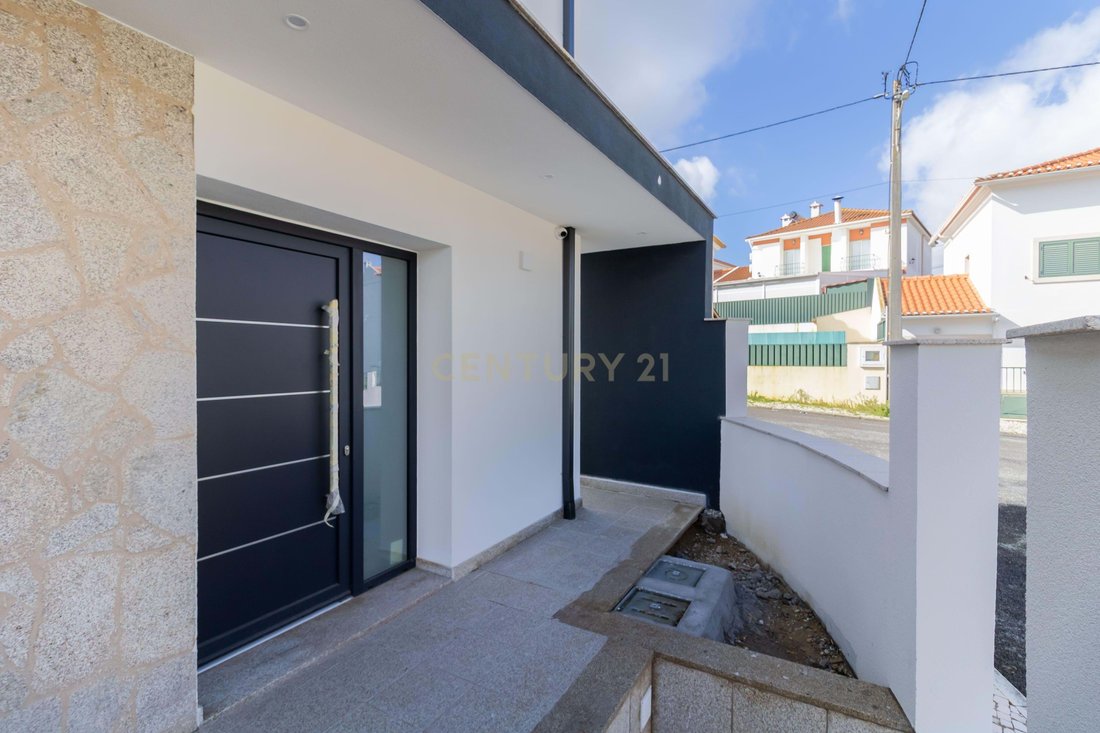 Villa in Camarate, Unhos e Apelacao, Lisbon, Portugal 4 - 18048756