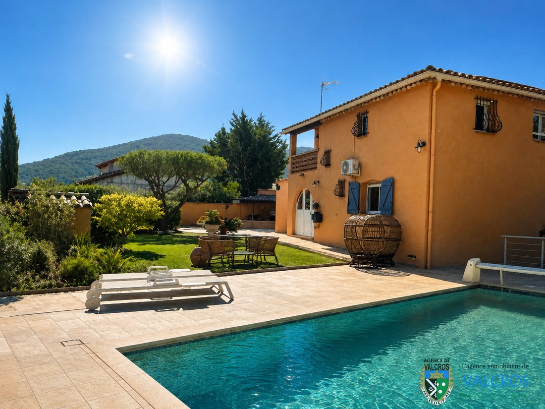 Villa in La Londe-les-Maures, Provence-Alpes-Côte d'Azur, France 1 - 17693164