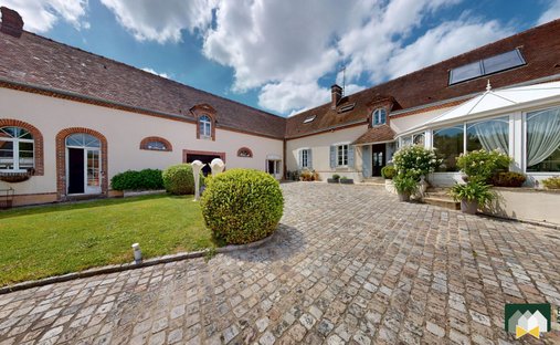 Farm Ranch in Saint-Prest, Centre-Val de Loire, France 1