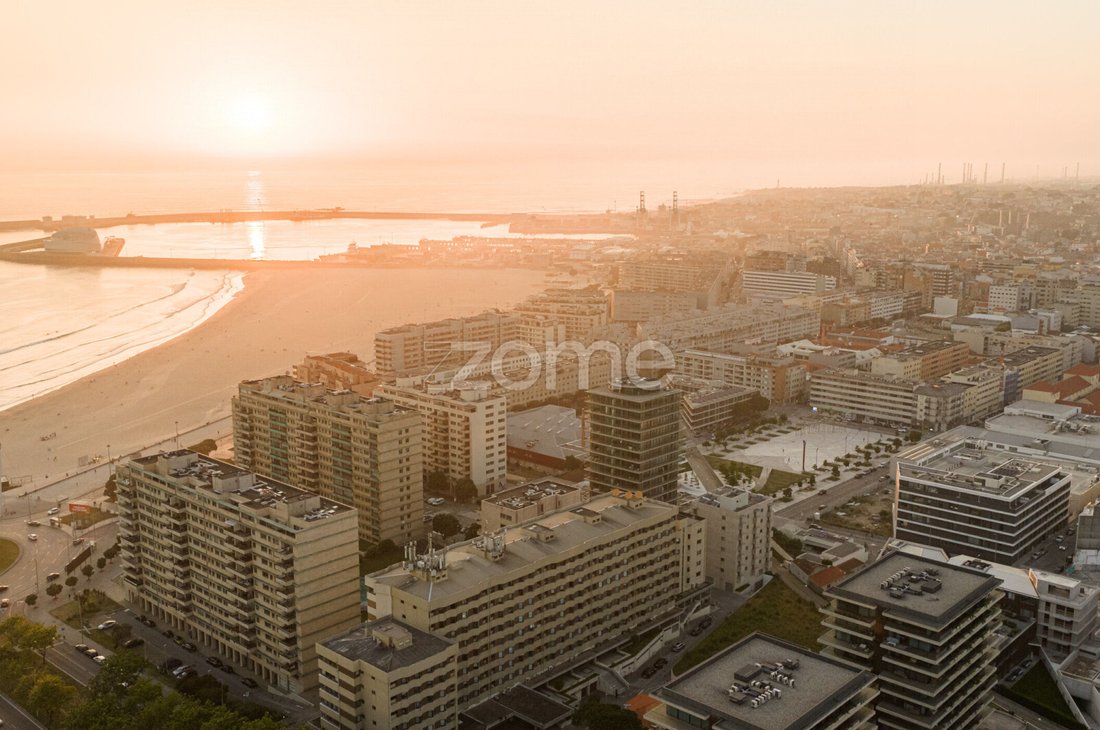 Apartment in Matosinhos e Leca da Palmeira, Porto District, Portugal 1 - 17892641