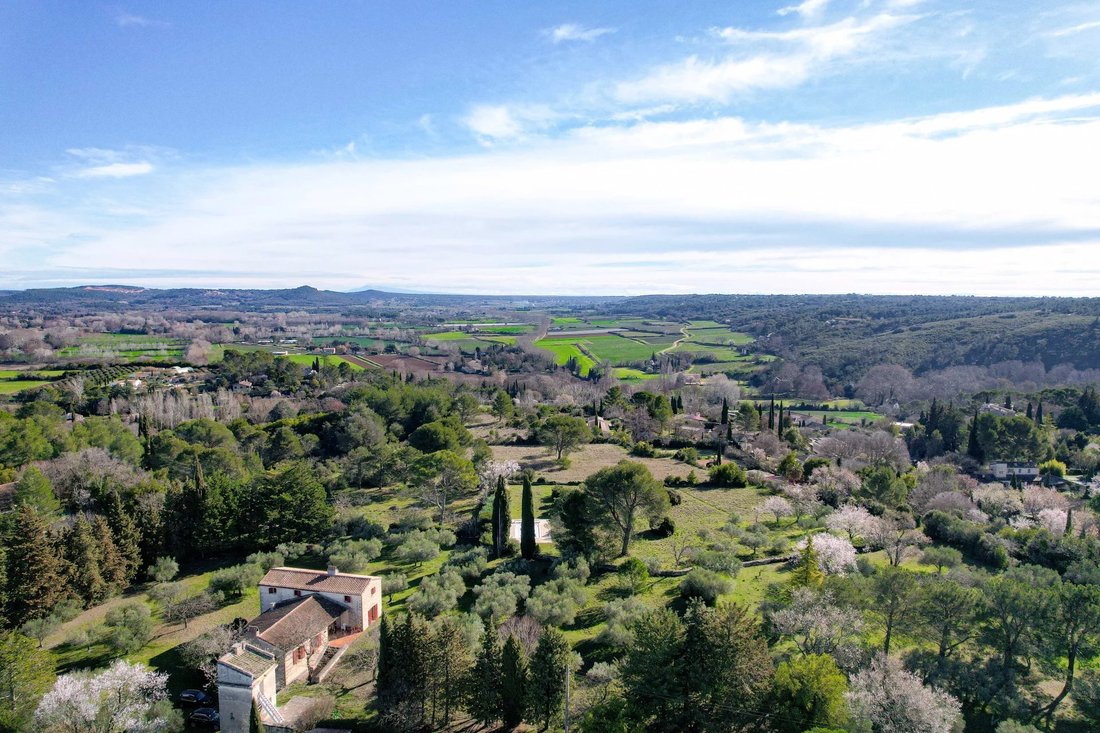 Estate in Uzès, Occitania, France 1 - 18055152