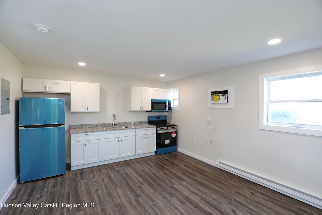 New Baltimore, New York, United States 5 - 18056771