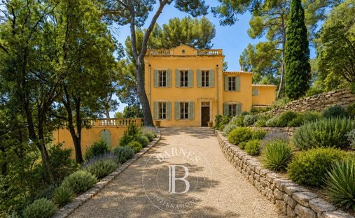 Country House in Grande Couronne, Cassis, France 1