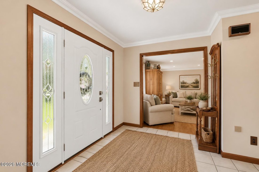 House in Manalapan Township, New Jersey, United States 4 - 17913086