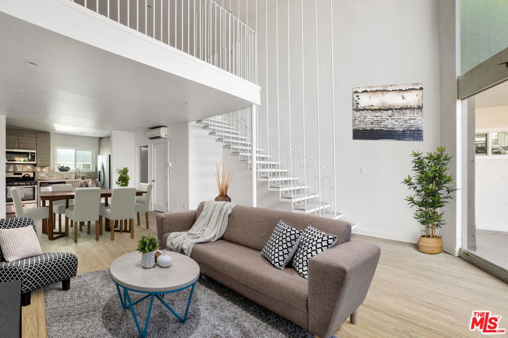 Burbank, California, United States 2 - 18058389